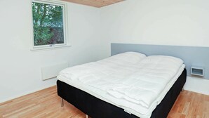 4 間睡房、嬰兒床