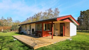 Exterior - Vibrant Holiday Home in Nordjylland With Terrace (Læsø)