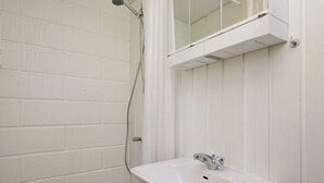 Bathroom - Vibrant Holiday Home in Nordjylland With Terrace (Læsø)