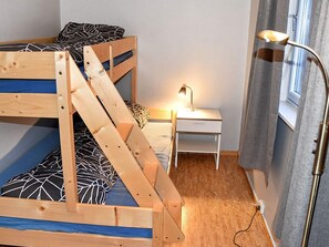 House - 8 Person Holiday Home in Sætervik (Osen)