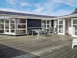 House | Outdoor dining