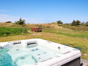 Maison | Baignoire à remous extérieure