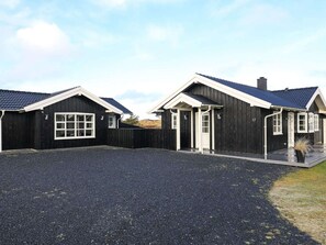 Exterior - Picturesque Holiday Home in Saltum near Sea (Saltum)