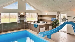 Casa | Piscina | Piscina interna, piscina externa