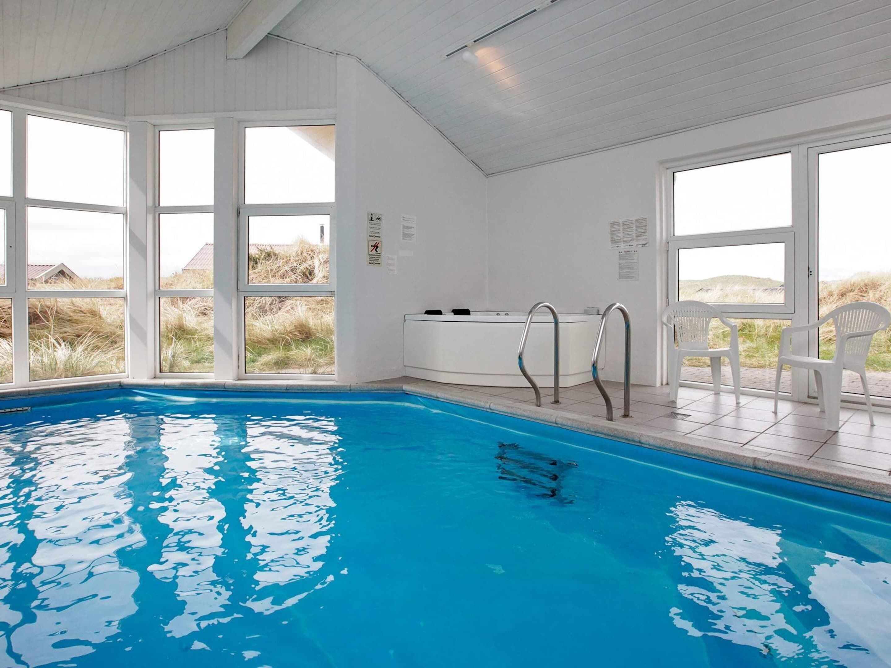Innendørsbasseng og utendørsbasseng