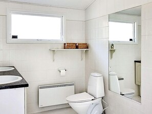 Shower - 6 Person Holiday Home in Store Fuglede (Store Fuglede)