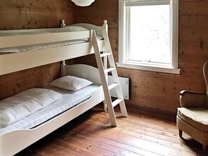4 phòng ngủ, trang bị nội thất với thiết kế riêng biệt 