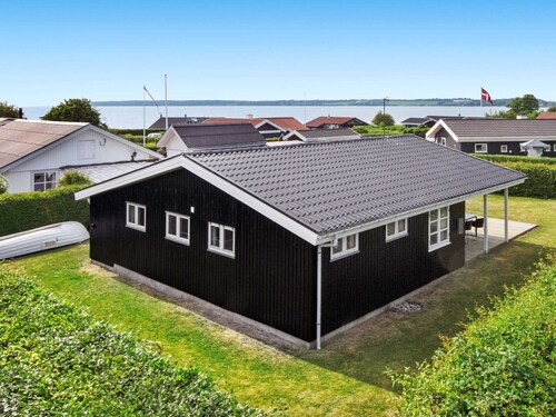 Renovated Waterfront Retreat-by Traum