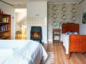 2 bedrooms, individually furnished, bed sheets