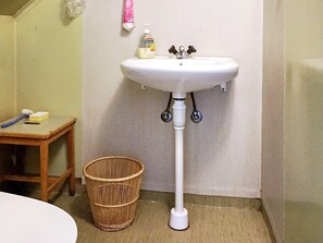 Shower, towels