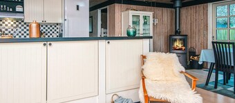 Cozy Cottage by the Sea-by Traum