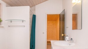 Bathroom - Holiday Home in Ålbæk (Aalbaek)