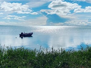 Hus | Utsikt mot vann