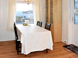 House | Dining - 8 Person Holiday Home in Revsnes (Åfjord)