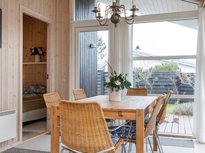 Fridge, stovetop, dishwasher, coffee/tea maker - Holiday Home in Asnæs (Asnaes)