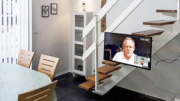 3 bedrooms, cribs/infant beds