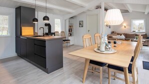 Coffee/tea maker, fridge, dishwasher, high chair - 5 Person Holiday Home in Vejby (Vejby)
