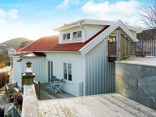 6 Person Holiday Home in Rönnäng