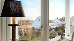 2 bedrooms - 6 Person Holiday Home in Rönnäng (Roennaeng)