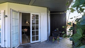 Apartment | Outdoor dining