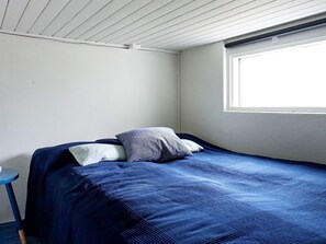 2 Schlafzimmer, individuell eingerichtet