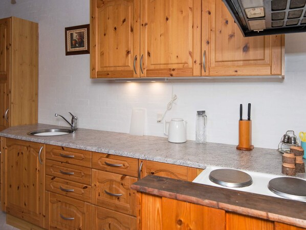 Coffee/tea maker, fridge, stovetop, high chair - 5 Person Holiday Home in Ans By (Farvang)