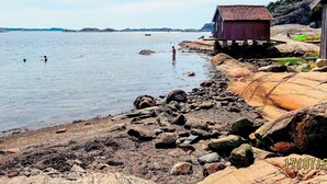 Beach - 6 Person Holiday Home in Strömstad (Stromstad)
