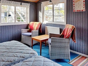 2 Schlafzimmer, individuell eingerichtet