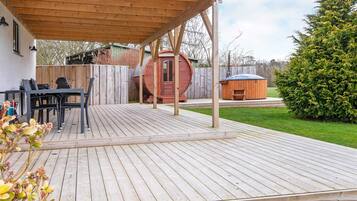House | Tempat makan luar