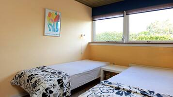 1 bedroom, cribs/infant beds