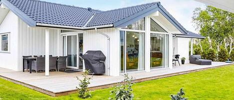 House | Outdoor dining