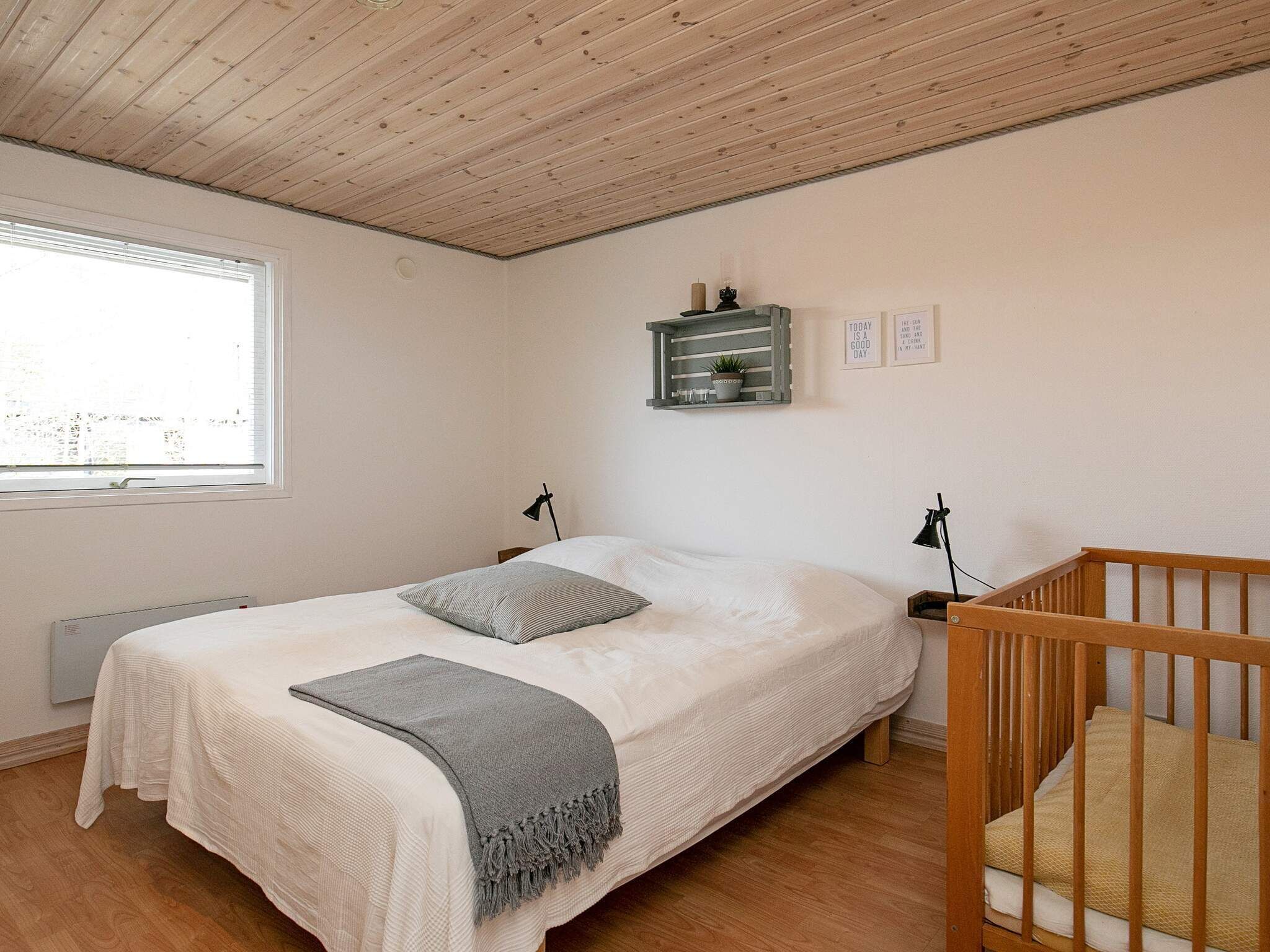 3 Schlafzimmer, Babybetten