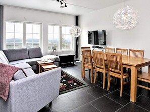 House | Dining