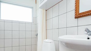 Bathroom - Homely Holiday Home in Jutland With Terrace (Horsens)