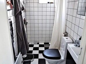 Bathroom - 3 Person Holiday Home in Hok (Hok)