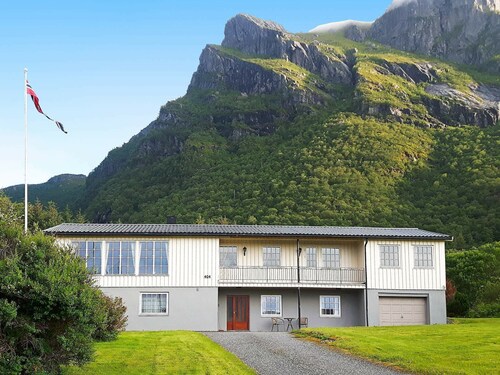 10 Person Holiday Home in Farstad