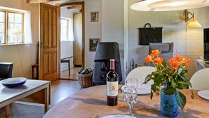 Room - Charming Holiday Home in Nexø With Terrace (Nexo)