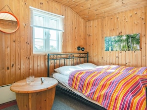 3 bedrooms, cribs/infant beds