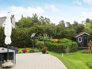House | Outdoor dining - 6 Person Holiday Home in Hadsund (Hadsund)