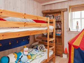 3 bedrooms, cots/infant beds - Pleasing Holiday Home in Ebeltoft With Whirlpool (Ebeltoft)