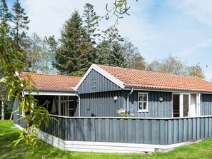 Exterior - Pleasing Holiday Home in Ebeltoft With Whirlpool (Ebeltoft)