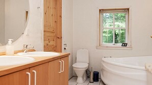 Bathroom - Pleasing Holiday Home in Ebeltoft With Whirlpool (Ebeltoft)