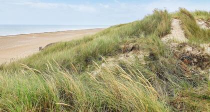 Seaside Serenity in Taysinge-by Traum