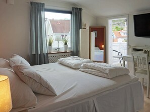 2 bedrooms, individually furnished, bed sheets