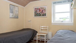 3 bedrooms, cots/infant beds - 6 Person Holiday Home in Egernsund (Broager)