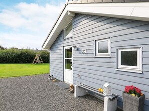 A residential building with a grey siding exterior, a visible door, and a number '29' on the side. - 5 Star Holiday Home in Fjerritslev (Fjerritslev)