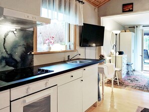1 bedroom, individually furnished