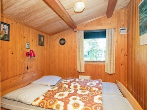 3 bedrooms, cribs/infant beds