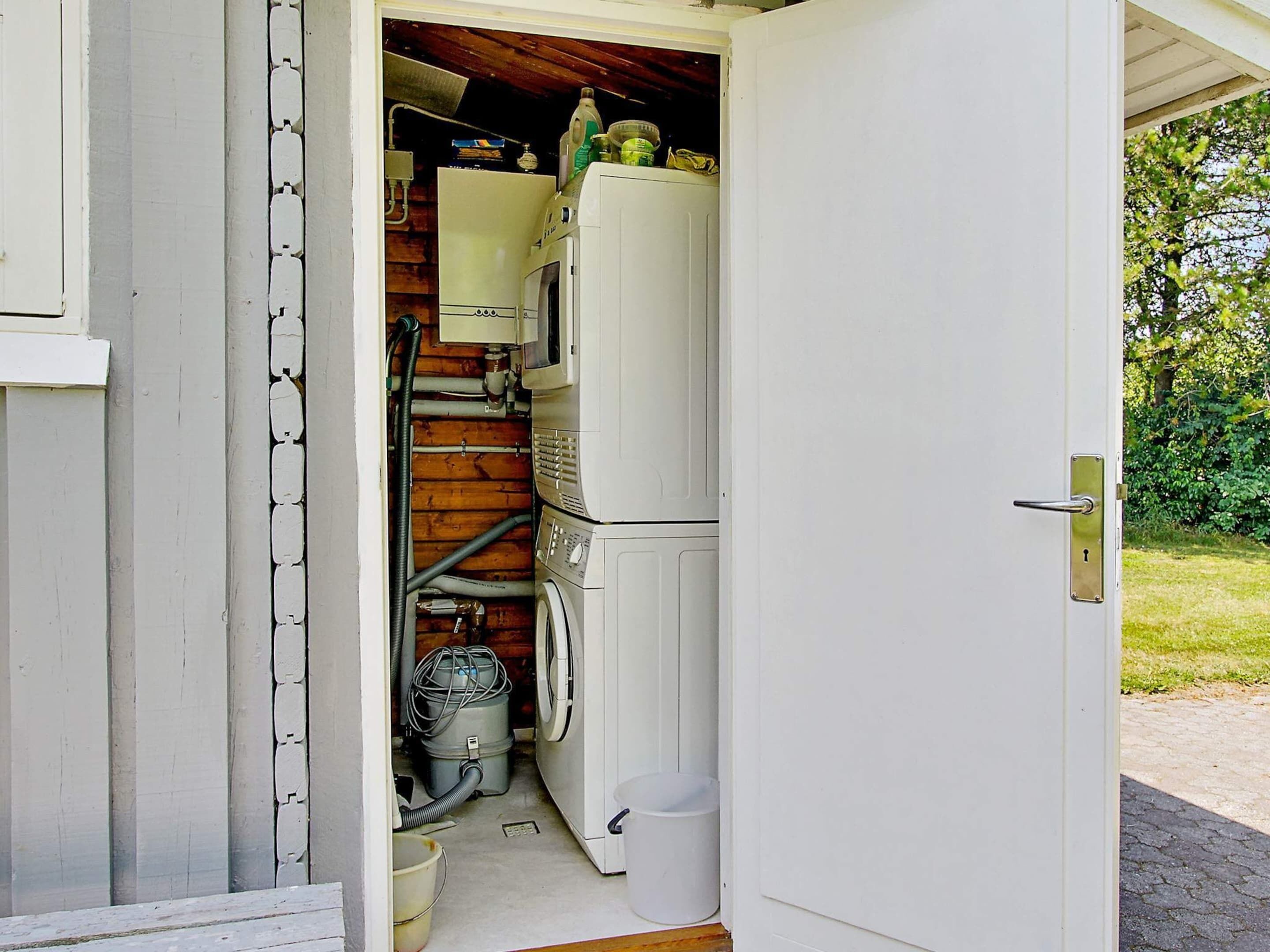 المنشأة من الداخل