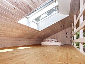 3 bedrooms, cribs/infant beds